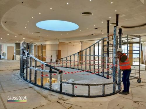 Metal konstruksiya karkas ş&uuml;şəli arakəsmə