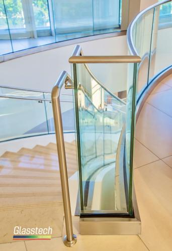 Şüşə perila işlərində tripleks şüşənin istifadəsi zəruridir.