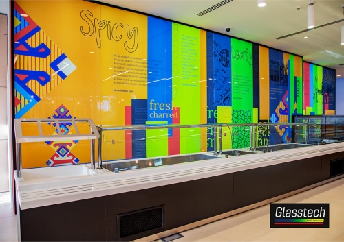 ADA Universiteti kafeteriya divar laytboks və divar panosu