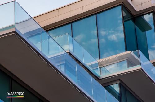 Şəffaf 22 qalınlığında pazlanmayan metal ilə birgə quraşdırma işləri Glasstech