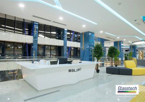 Dekorativ, taxt kombinasiyalı temperli şüşə sütunlar