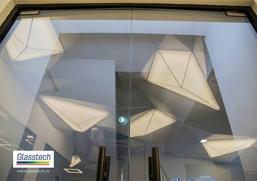 şüşə ofis bollme birləşməsi