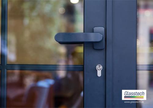 Aluminium ş&uuml;şə arakəsmə qapılar