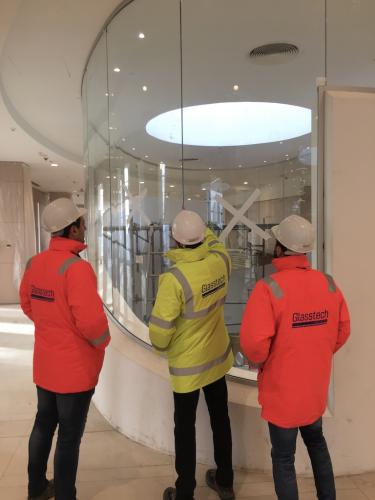 Pilləkan kənarı ADA Universiteti arakəsmə