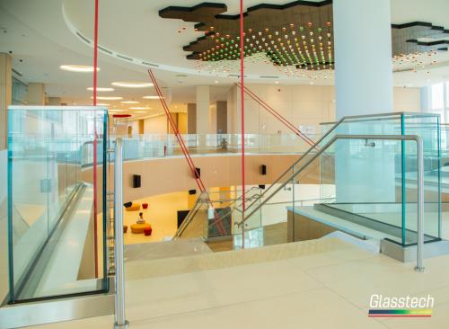 ş&uuml;şəli arakəsmə pilləkan məhəccər