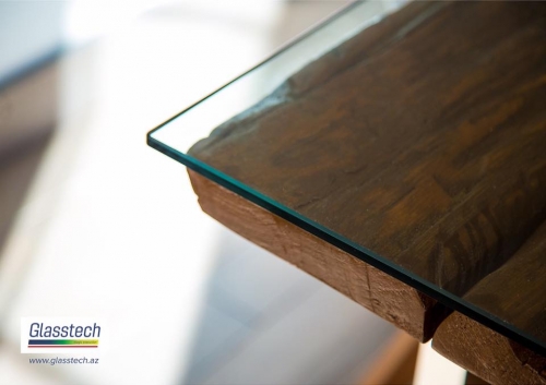qonaq otağı dizaynı olunan zaman bu mebel şüşə yemək masası öz mövqeyində xüsusi yaraşıq bəxş edir