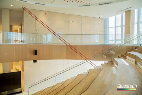 ş&uuml;şə perila işləri temperli şəffaf ş&uuml;şədən hazırlanaraq quraşdırılmışdır.