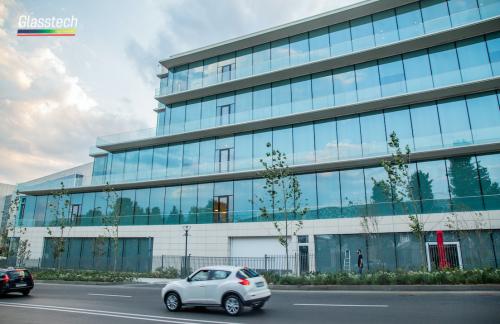 shusheli meheccer ADA universiteti yeni tədris binası Glasstech tərəfindən quraşdırılması həyata keçirildi