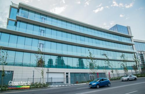 Shushe meheccer, Shushe perila balkonların məhəccərlərinə görkəm qatdı