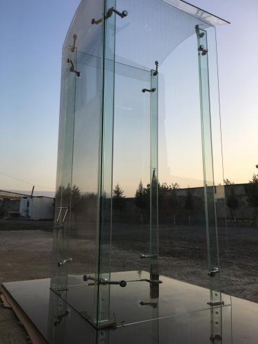shushe konstruksiya şəffaf temperli şüşə kiosk