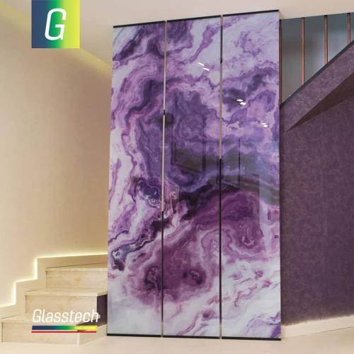 Bakı mərkəzində Savour mağazasında interyerində istifadə olunan oniks şüşə