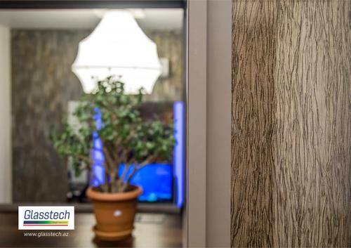 Şüşəli ofis ara bölmə konstruksiya dekorativ temperli şüşələrdən hazırlanmışdır