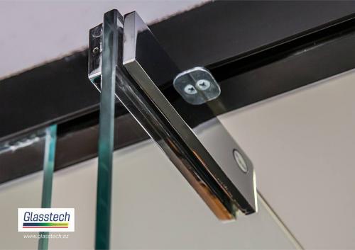 Şüşə qapı mexanizmləri paslanmayan metaldan istifadə olunmuşdur.