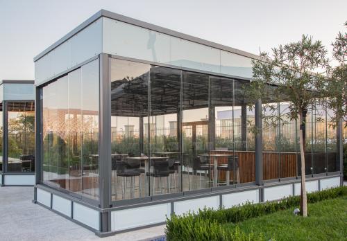 Cam balkon və şüşəli qış baxçası