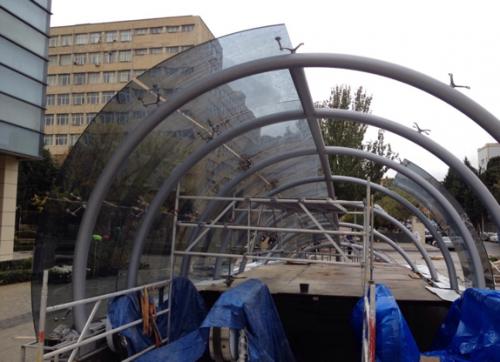 Tripleks şüşə və bükmə texnoloqiyası ilə istehsal olunmuş şüşələr