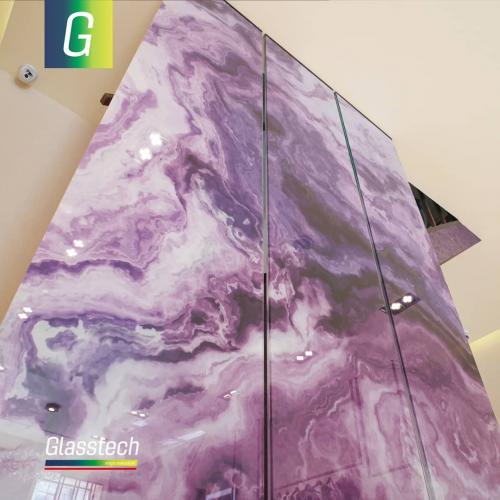 Arakəsmə şüşə panoları interyer dizayn həllinin əvəz olunmaz elementi