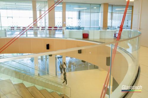 shushe meheccer ve perila şəffaf temperli lamine istifadə olundu