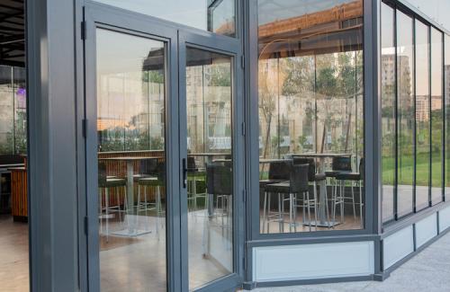 şüşə konstruksiya qış baxçası bakı