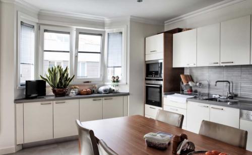 mətbəx mebeli və şüşə jaluzi