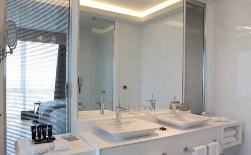 hamam otağı və yataq otağı arası jaluzi