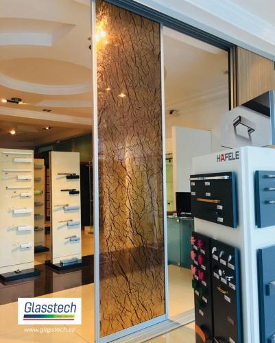 Gozel parça seriyasından seçilmiş şüşəiçi parçadan hazırlanan arakesme