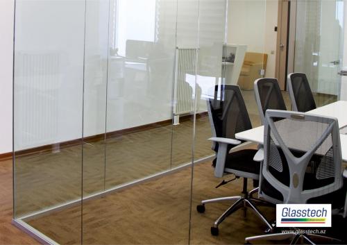 Şüşə arakəsmə ofis