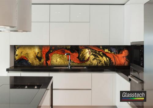 oniks daşı və mərmər teksturası ilə mətbəx şüşə fartuk