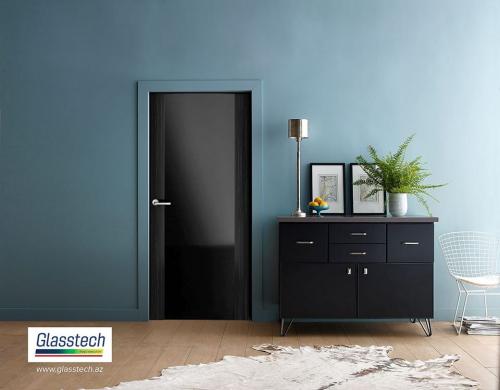 qara şüşə qapı azərbaycanda istehsalı olan bu qapılar Glasstech məhsulu olub öz istifadə sahəsini