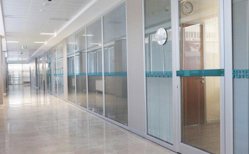 ofis arakəsmə jaluzi və ofis bölmə jaluzi