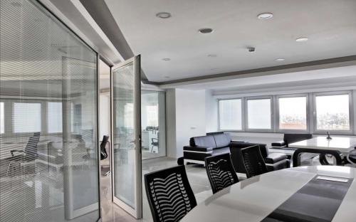 ofis qapı və şüşə arakəsmə jaluzi