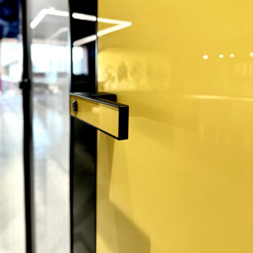 qapi qaolu gizli şüşə