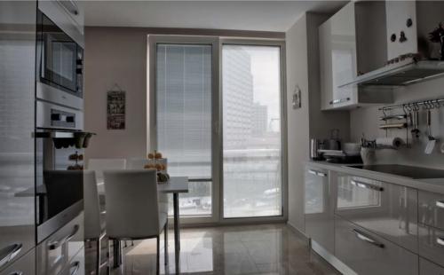 jaluzi mətbəx xanımların ən bəyəndikləri seçimlərdən və interyer dizayn həllərindən biridir