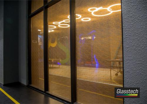 Şüşəiçi parçadan hazırlanan arakəsmə