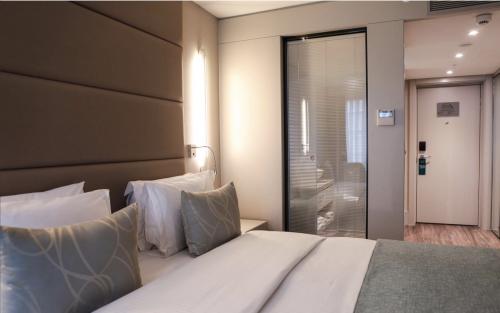 hotel otağı jaluzi şüşə